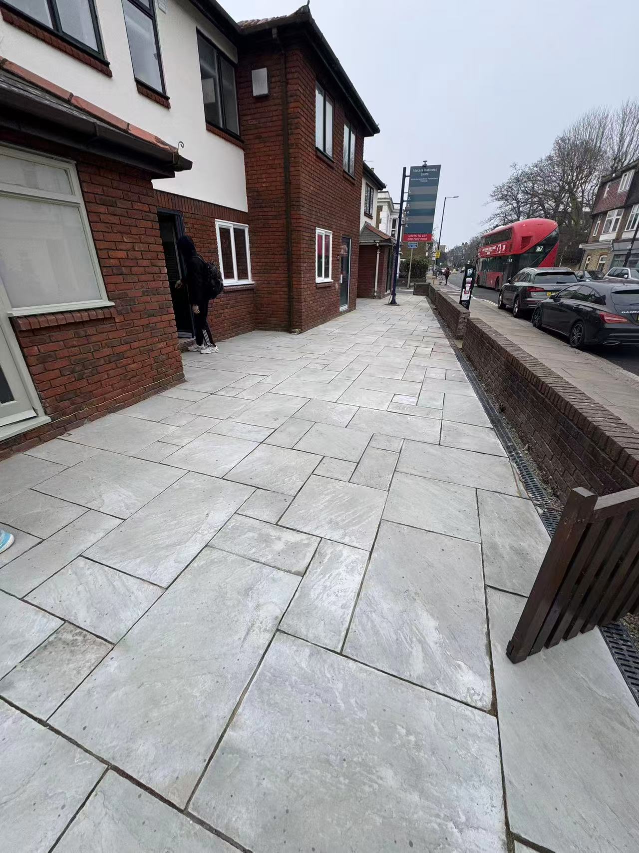 Natural stone forecourt, commercial premises — image 1