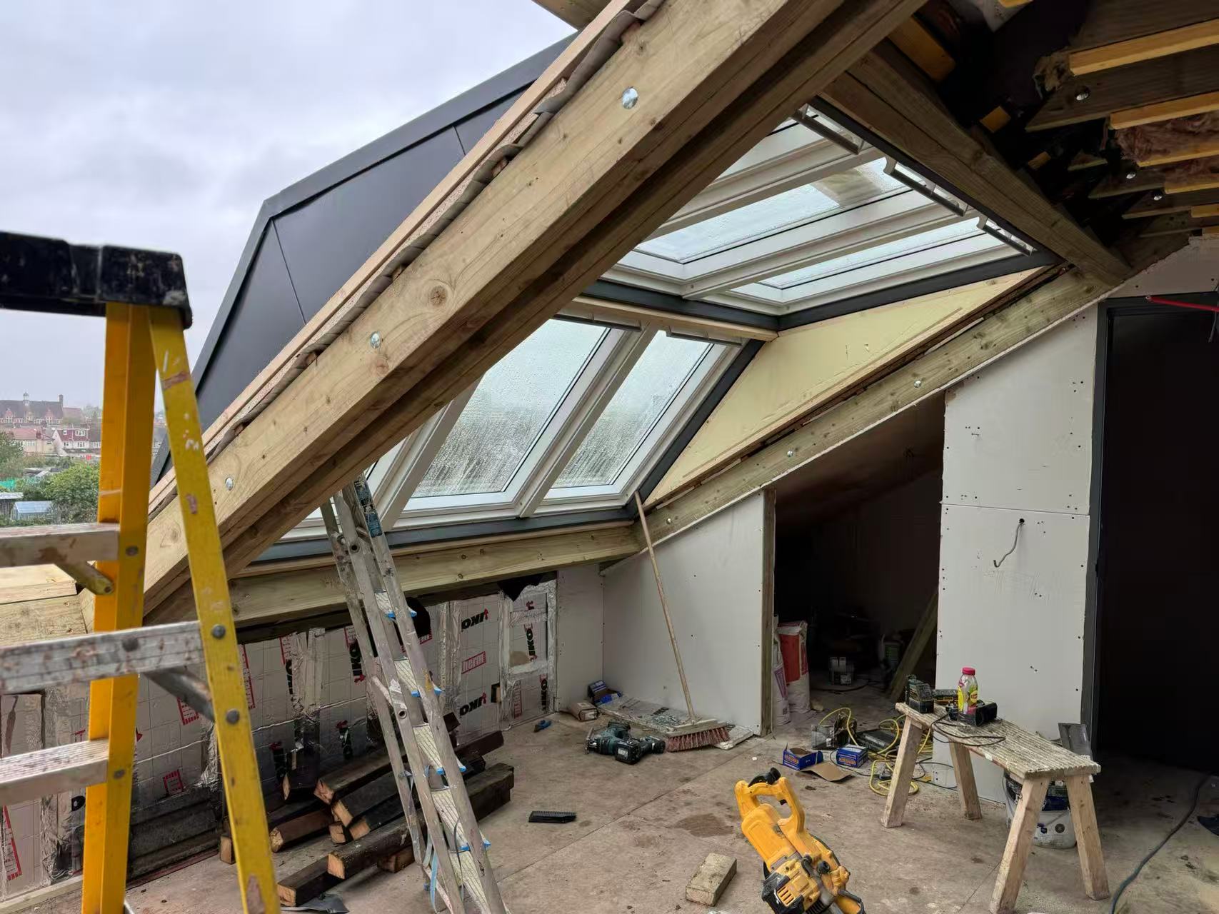 Aluminium roof lantern installation with anthracite weathering details — image 4