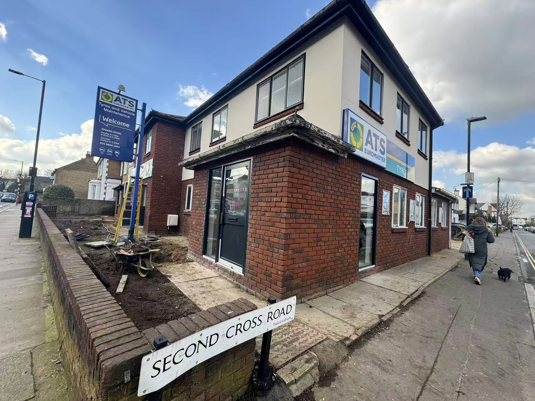 Natural stone forecourt, commercial premises — image 4