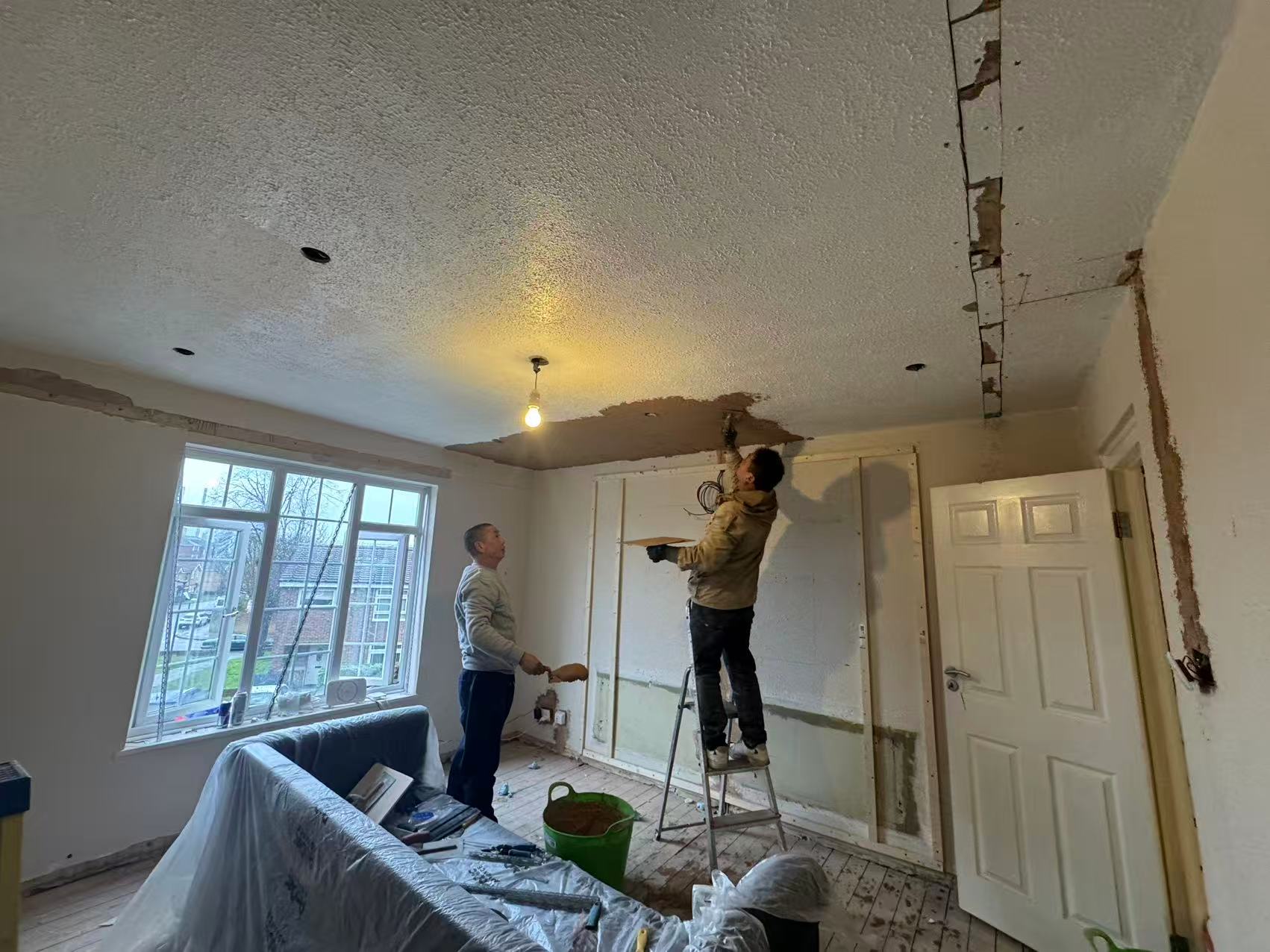 Full ceiling and wall replastering, residential living room — image 1