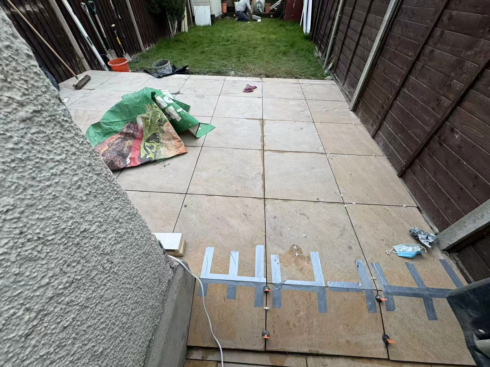Rear garden porcelain patio, terraced house — image 3