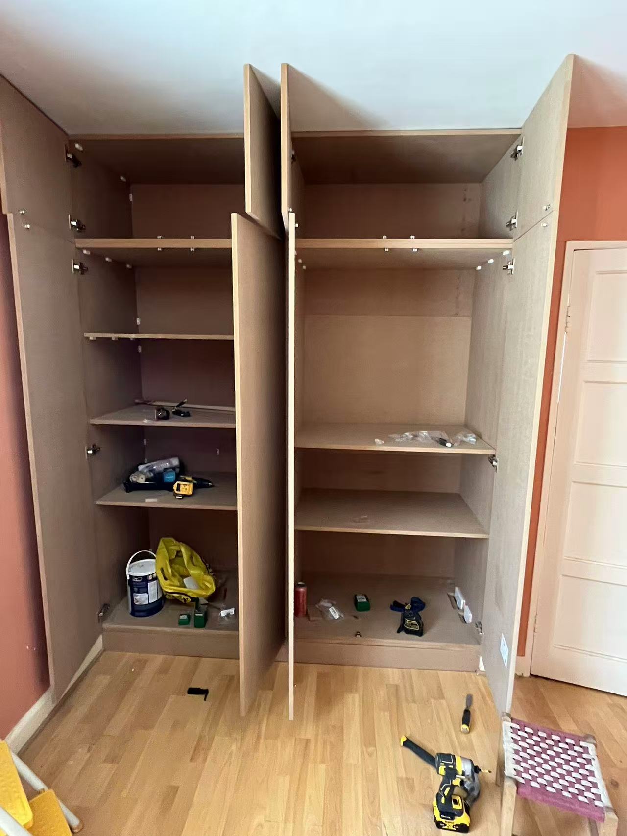Floor-to-ceiling fitted wardrobes with black bar handles — image 2