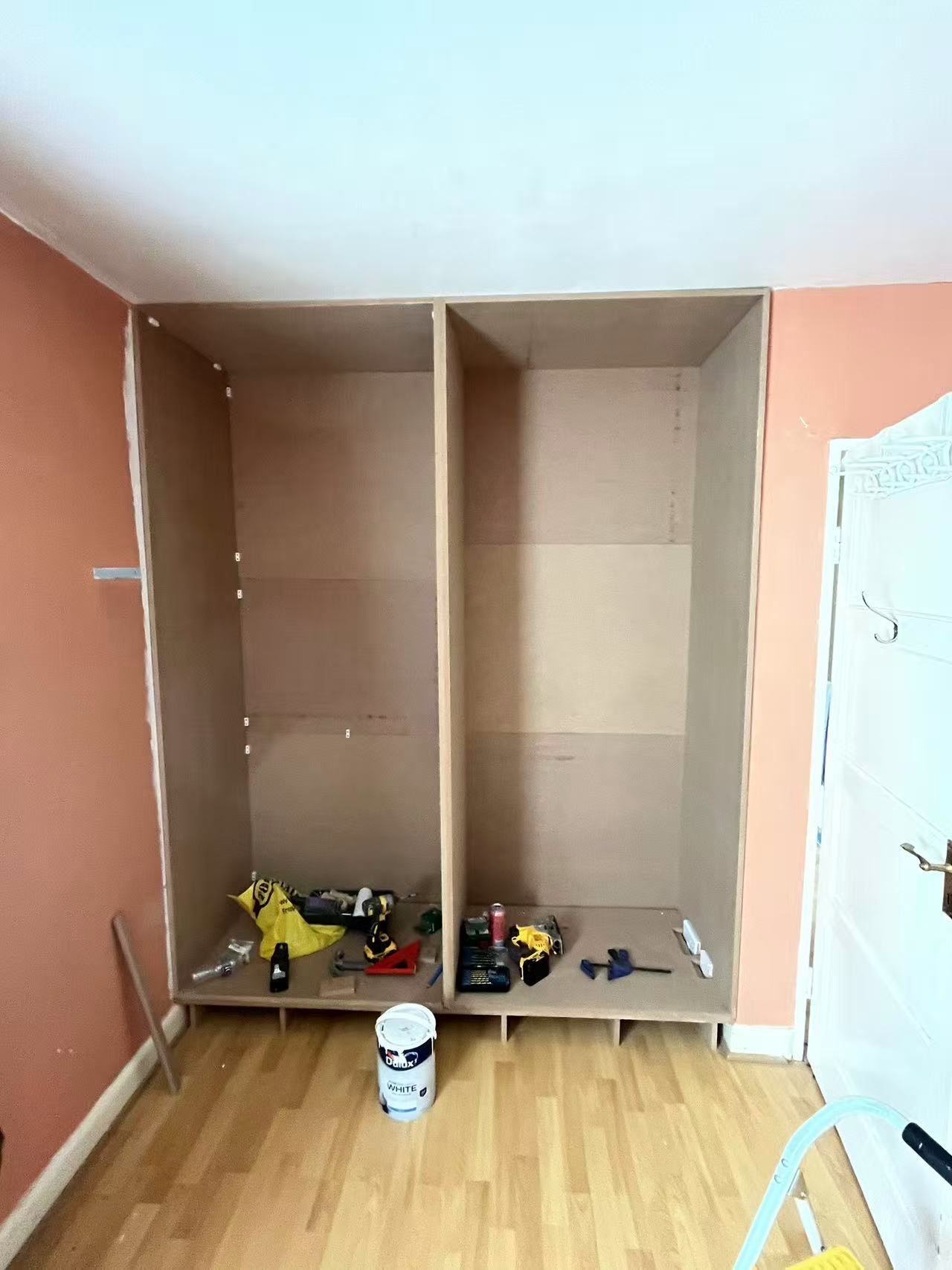 Floor-to-ceiling fitted wardrobes with black bar handles — image 3