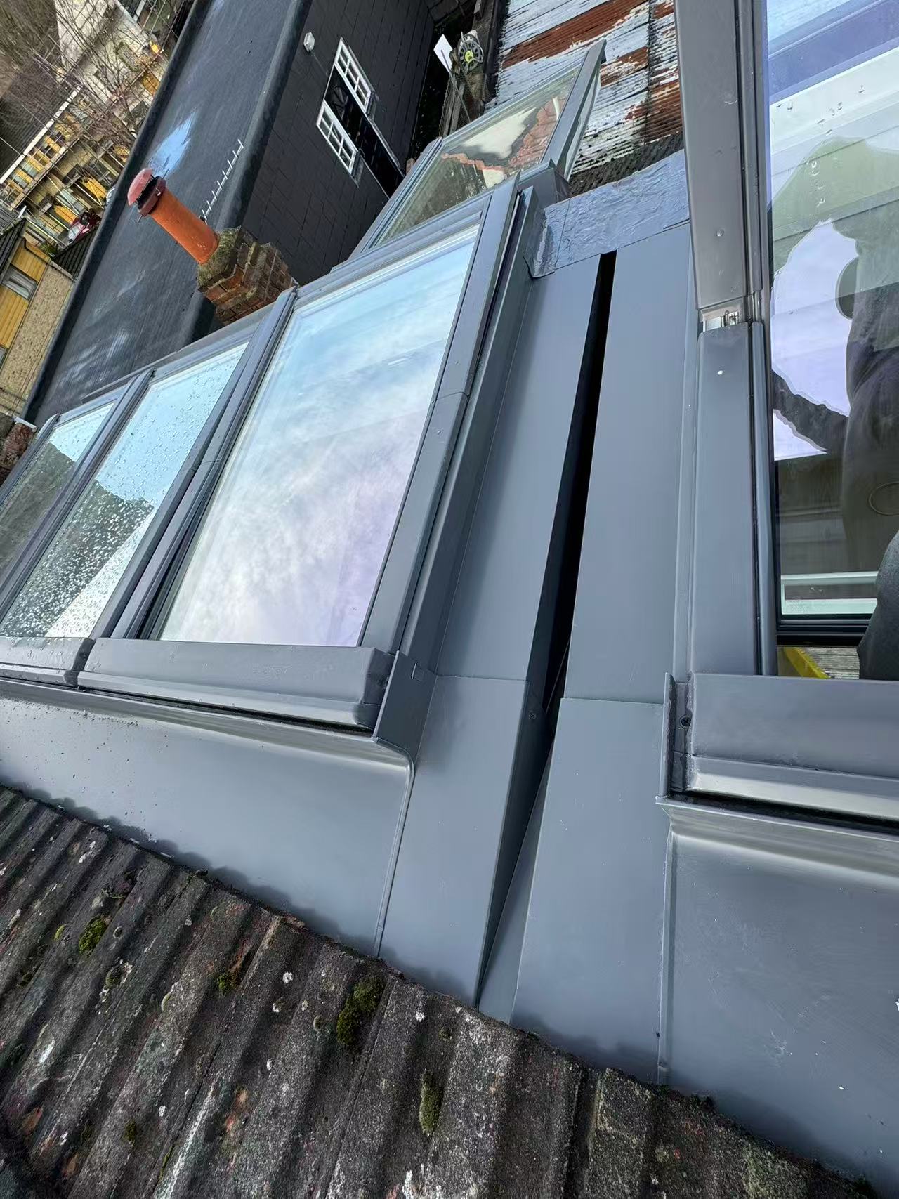 Aluminium roof lantern installation with anthracite weathering details — image 2