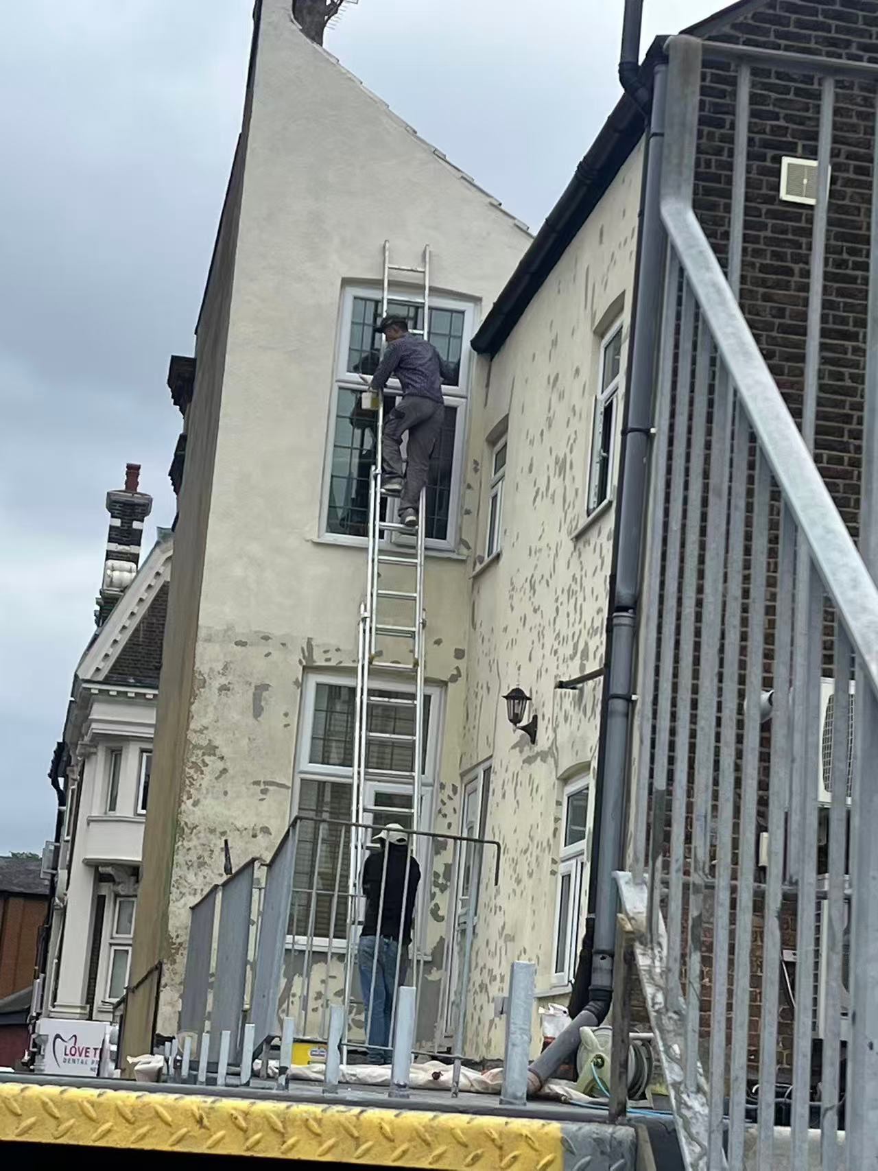 Exterior render repair and full repaint — image 1