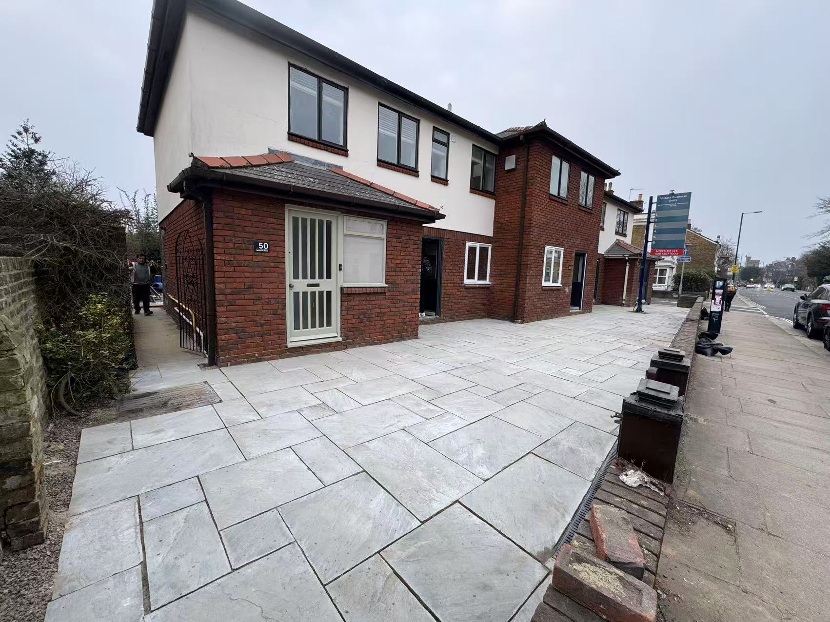 Natural stone forecourt, commercial premises — image 5